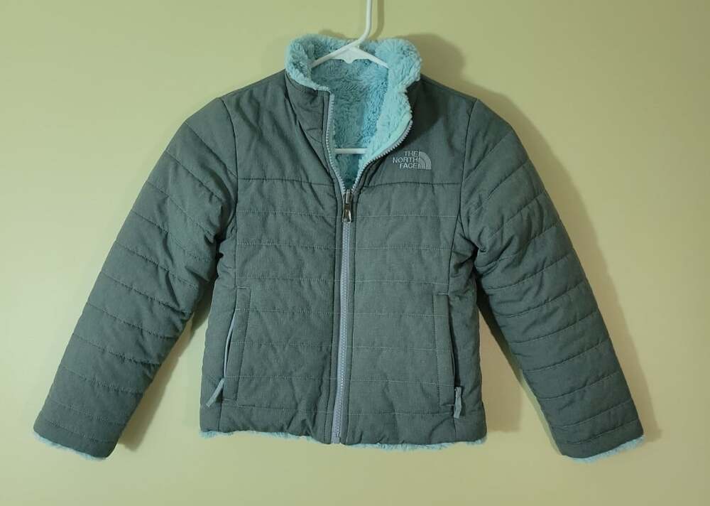 The North Face Girls XS, 6  Reversible Mossbud Swirl Jacket grey /blue NF0A3Y7E